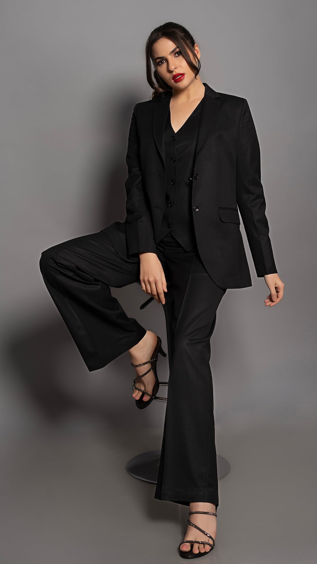 A contemporary three-piece suit featuring a single-breasted blazer, V-shaped 5-button waistcoat, and straight-fit trousers in classic black.